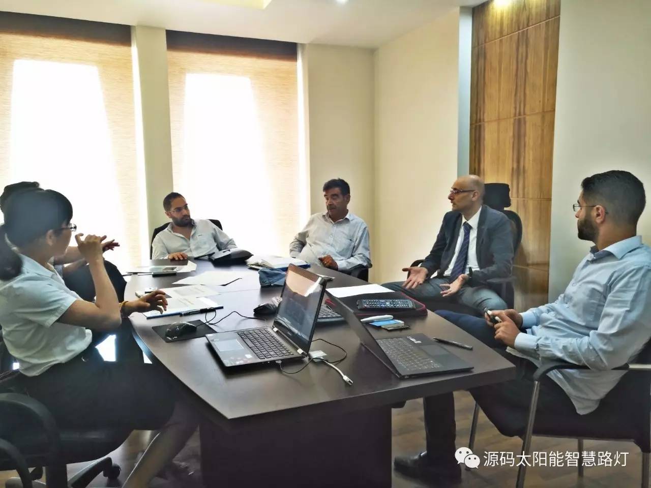 太陽能路燈，太陽能平板燈，光伏產(chǎn)業(yè)，綠色節(jié)能，太陽能路燈廠家