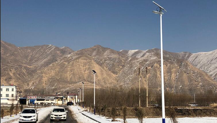 高桿路燈具備什么優(yōu)勢。